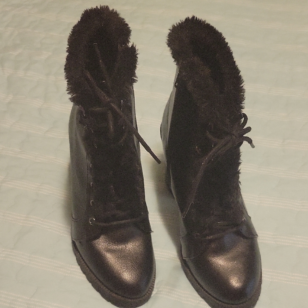 Black Women's Faux Fur-Lined Boots